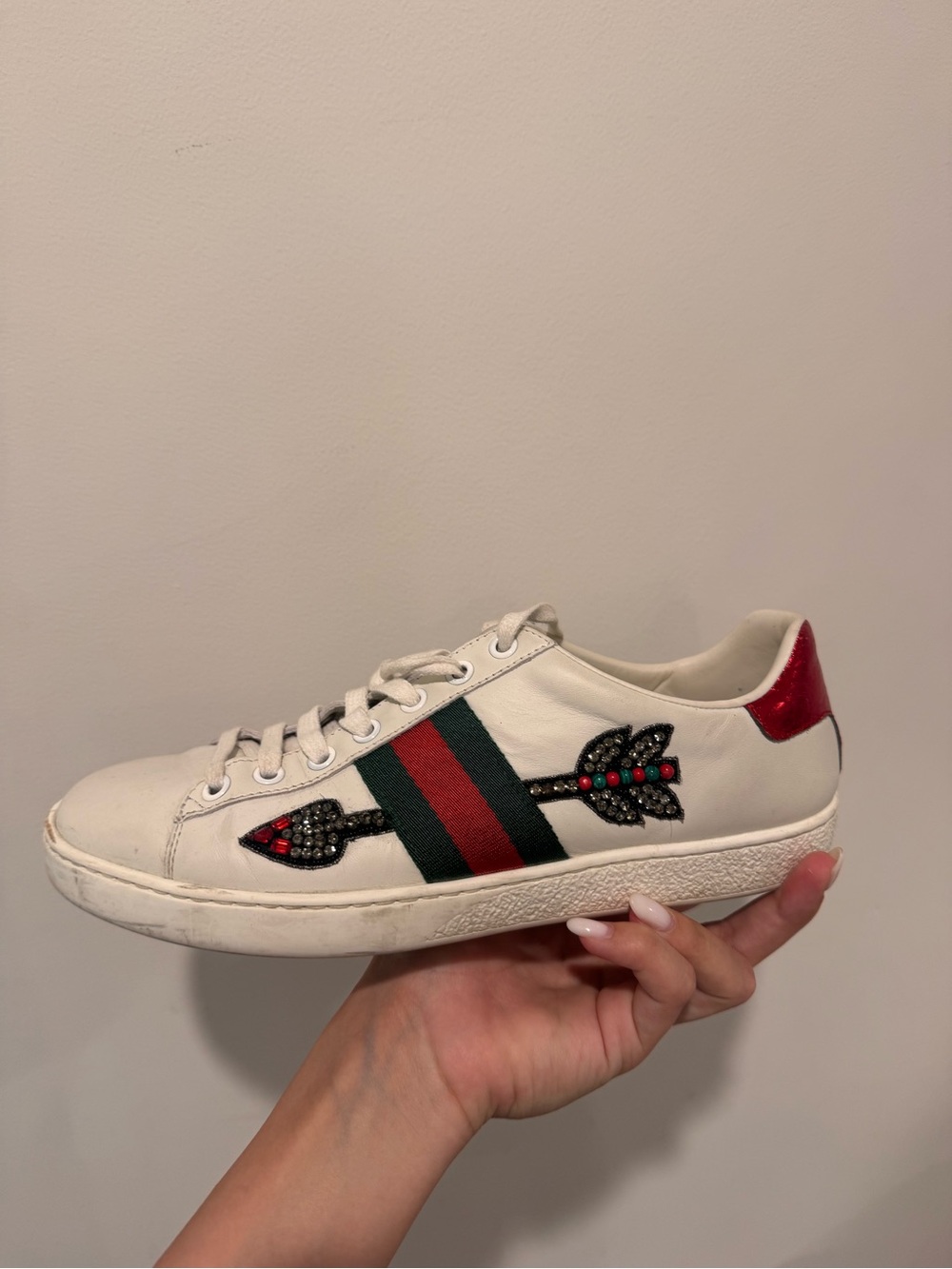 Gucci White Leather Sneaker with Green & Red Stripe and Arrow Embellishment